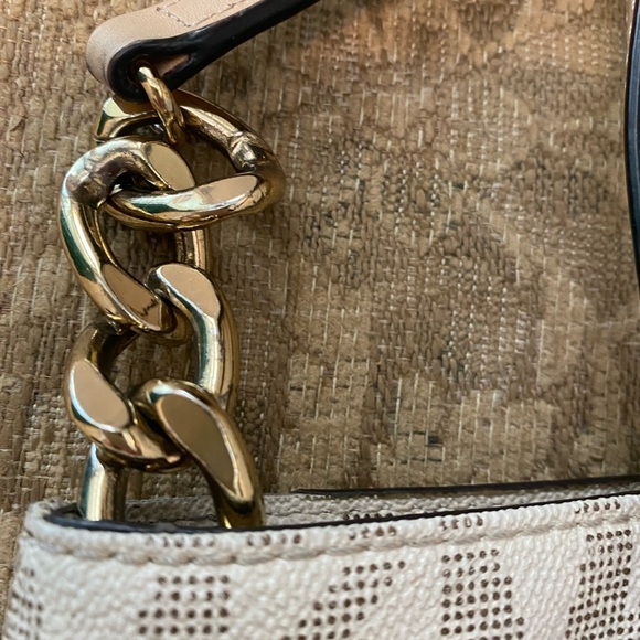 Michael Kors Vanilla Large Hamilton Crossbody Bag - Picture 11 of 14